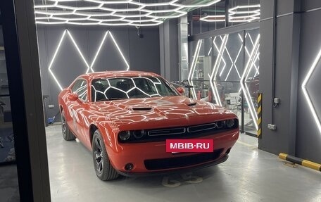 Dodge Challenger III рестайлинг 2, 2020 год, 4 150 000 рублей, 7 фотография