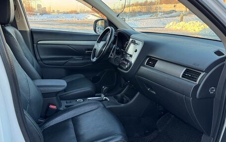 Mitsubishi Outlander III рестайлинг 3, 2012 год, 1 297 000 рублей, 18 фотография