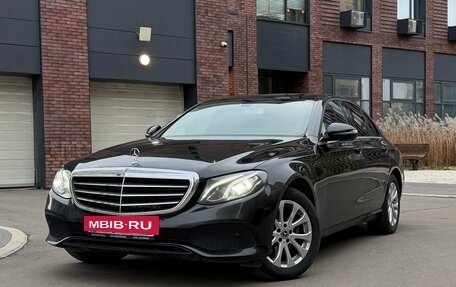 Mercedes-Benz E-Класс, 2019 год, 2 900 000 рублей, 4 фотография