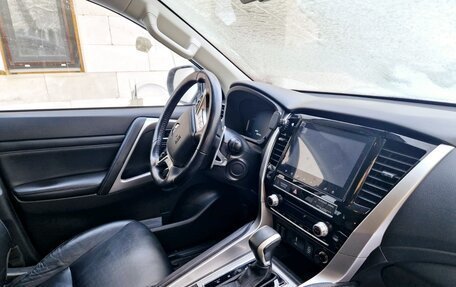 Mitsubishi Pajero Sport III рестайлинг, 2022 год, 4 500 000 рублей, 6 фотография