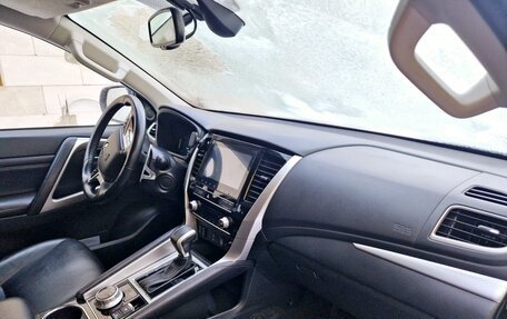 Mitsubishi Pajero Sport III рестайлинг, 2022 год, 4 500 000 рублей, 7 фотография