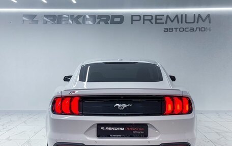 Ford Mustang VI рестайлинг, 2019 год, 3 000 000 рублей, 9 фотография