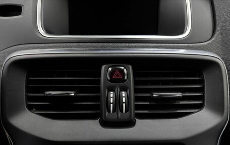 Volvo V40 Cross Country I, 2017 год, 1 619 888 рублей, 13 фотография