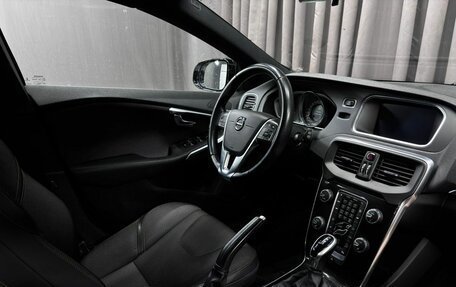 Volvo V40 Cross Country I, 2017 год, 1 619 888 рублей, 10 фотография