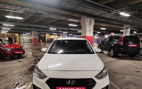 Hyundai Solaris II рестайлинг, 2017 год, 720 000 рублей, 1 фотография