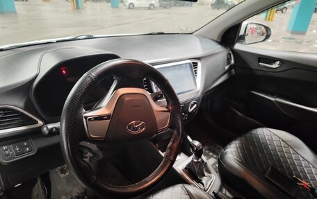 Hyundai Solaris II рестайлинг, 2017 год, 720 000 рублей, 16 фотография