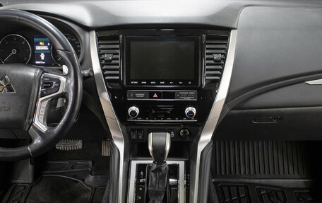 Mitsubishi Pajero Sport III рестайлинг, 2021 год, 3 698 000 рублей, 15 фотография