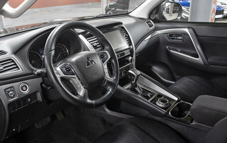 Mitsubishi Pajero Sport III рестайлинг, 2021 год, 3 698 000 рублей, 16 фотография