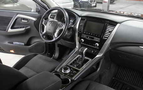 Mitsubishi Pajero Sport III рестайлинг, 2021 год, 3 698 000 рублей, 11 фотография