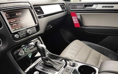 Volkswagen Touareg III, 2017 год, 3 300 000 рублей, 15 фотография