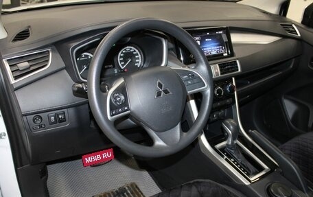 Mitsubishi Xpander, 2023 год, 2 800 000 рублей, 12 фотография