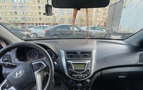 Hyundai Solaris II рестайлинг, 2013 год, 690 000 рублей, 4 фотография