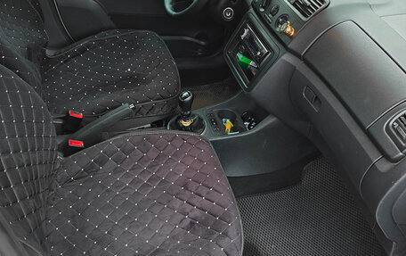 Skoda Fabia II, 2011 год, 600 000 рублей, 10 фотография