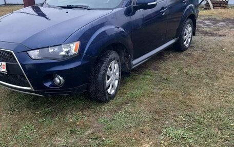 Mitsubishi Outlander III рестайлинг 3, 2010 год, 1 200 000 рублей, 2 фотография