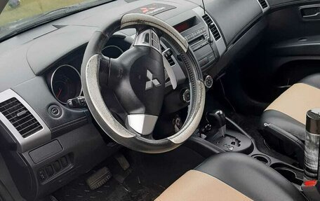 Mitsubishi Outlander III рестайлинг 3, 2010 год, 1 200 000 рублей, 10 фотография