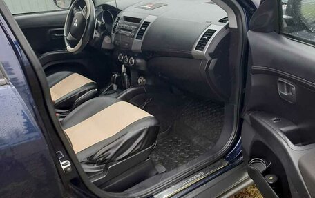 Mitsubishi Outlander III рестайлинг 3, 2010 год, 1 200 000 рублей, 8 фотография