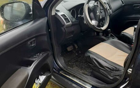 Mitsubishi Outlander III рестайлинг 3, 2010 год, 1 200 000 рублей, 9 фотография