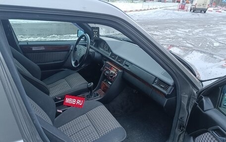 Mercedes-Benz E-Класс, 1993 год, 400 000 рублей, 21 фотография