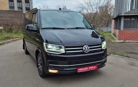 Volkswagen Multivan T6 рестайлинг, 2018 год, 4 100 000 рублей, 1 фотография