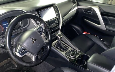 Mitsubishi Pajero Sport III рестайлинг, 2018 год, 2 400 000 рублей, 8 фотография