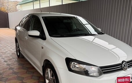 Volkswagen Polo VI (EU Market), 2015 год, 955 000 рублей, 2 фотография