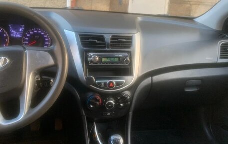 Hyundai Solaris II рестайлинг, 2013 год, 670 000 рублей, 8 фотография