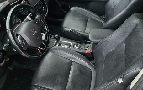 Mitsubishi Outlander III рестайлинг 3, 2016 год, 1 550 000 рублей, 6 фотография