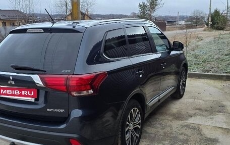 Mitsubishi Outlander III рестайлинг 3, 2016 год, 1 550 000 рублей, 3 фотография