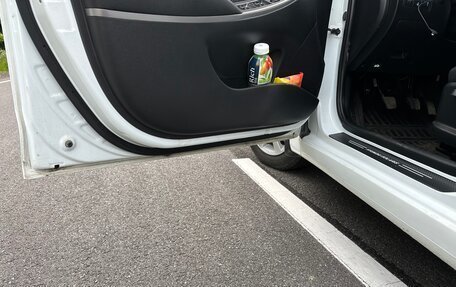 Hyundai Solaris II рестайлинг, 2014 год, 850 000 рублей, 17 фотография