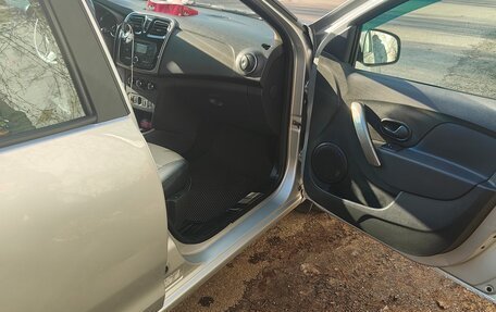 Renault Logan II, 2017 год, 450 000 рублей, 3 фотография