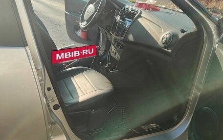 Renault Logan II, 2017 год, 450 000 рублей, 4 фотография