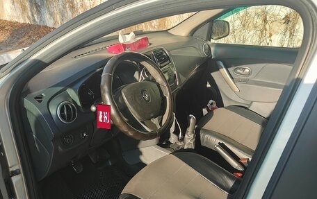 Renault Logan II, 2017 год, 450 000 рублей, 14 фотография