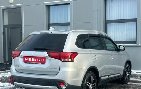 Mitsubishi Outlander III рестайлинг 3, 2018 год, 1 970 000 рублей, 4 фотография