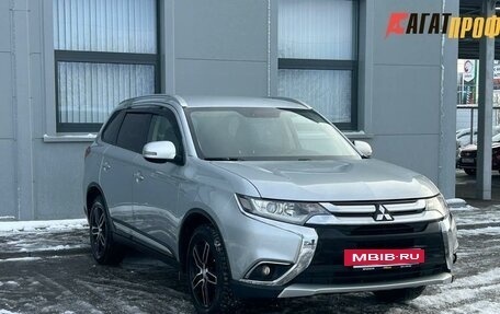 Mitsubishi Outlander III рестайлинг 3, 2018 год, 1 970 000 рублей, 2 фотография