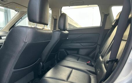 Mitsubishi Outlander III рестайлинг 3, 2018 год, 1 970 000 рублей, 10 фотография