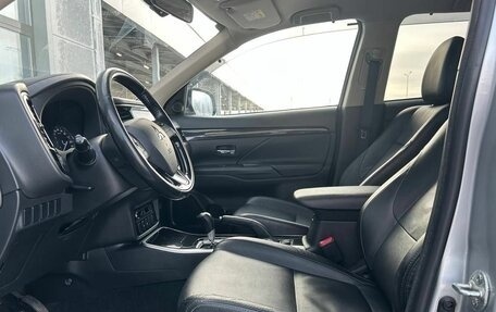 Mitsubishi Outlander III рестайлинг 3, 2018 год, 1 970 000 рублей, 9 фотография