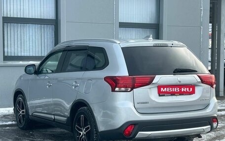 Mitsubishi Outlander III рестайлинг 3, 2018 год, 1 970 000 рублей, 6 фотография