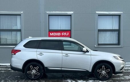 Mitsubishi Outlander III рестайлинг 3, 2018 год, 1 970 000 рублей, 3 фотография