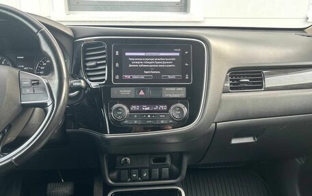 Mitsubishi Outlander III рестайлинг 3, 2018 год, 1 970 000 рублей, 13 фотография