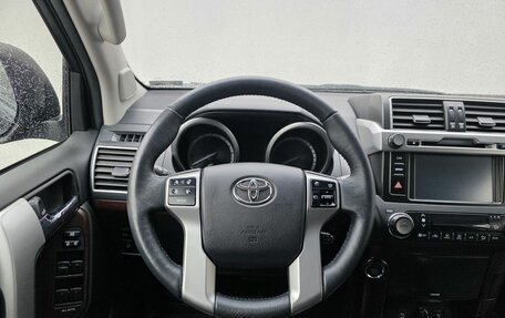 Toyota Land Cruiser Prado 150 рестайлинг 2, 2017 год, 4 800 000 рублей, 12 фотография