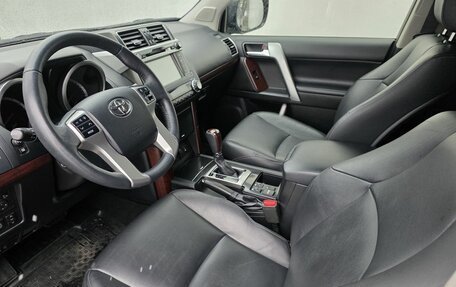 Toyota Land Cruiser Prado 150 рестайлинг 2, 2017 год, 4 800 000 рублей, 9 фотография