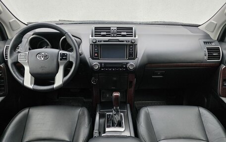 Toyota Land Cruiser Prado 150 рестайлинг 2, 2017 год, 4 800 000 рублей, 11 фотография