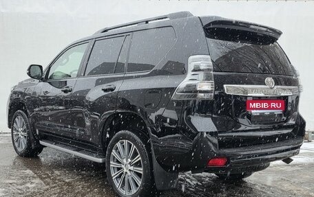 Toyota Land Cruiser Prado 150 рестайлинг 2, 2017 год, 4 800 000 рублей, 7 фотография