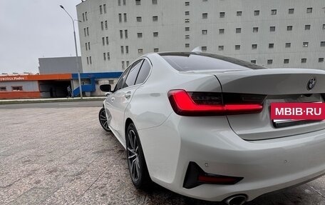 BMW 3 серия, 2019 год, 3 950 000 рублей, 19 фотография