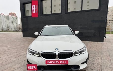 BMW 3 серия, 2019 год, 3 950 000 рублей, 14 фотография