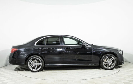 Mercedes-Benz E-Класс, 2019 год, 3 350 000 рублей, 4 фотография