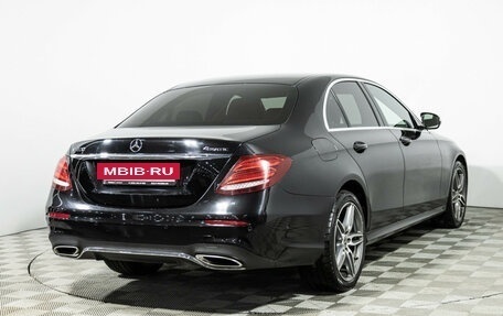 Mercedes-Benz E-Класс, 2019 год, 3 350 000 рублей, 5 фотография