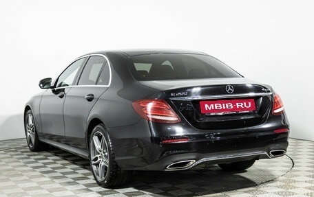 Mercedes-Benz E-Класс, 2019 год, 3 350 000 рублей, 7 фотография