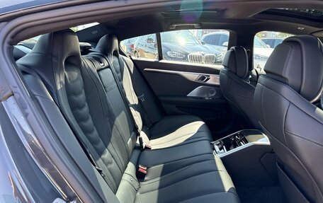 BMW 8 серия, 2025 год, 18 370 500 рублей, 17 фотография