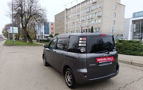 Toyota Sienta I, 2010 год, 699 000 рублей, 4 фотография